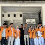 Muhammad Farid Abidin dalam kegiatan praktik lapangan mahasiswa Universitas Negeri Makassar di YPMIC